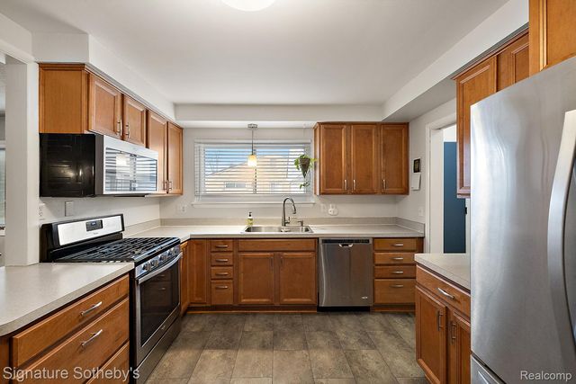 28830 Lorikay Street, Farmington Hills, MI 48334