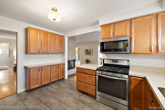 28830 Lorikay Street, Farmington Hills, MI 48334