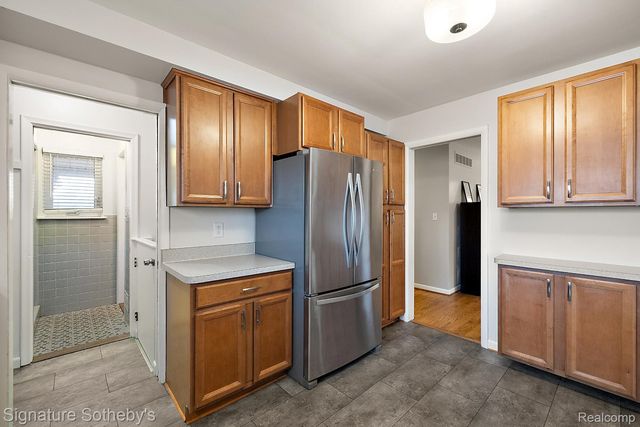 28830 Lorikay Street, Farmington Hills, MI 48334