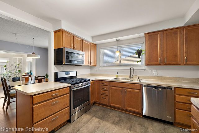 28830 Lorikay Street, Farmington Hills, MI 48334