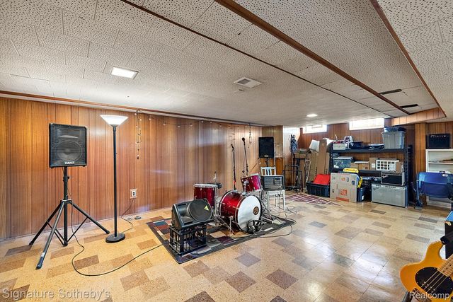 28830 Lorikay Street, Farmington Hills, MI 48334