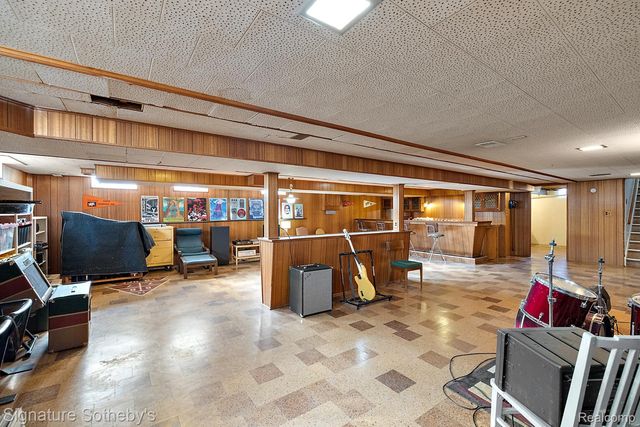 28830 Lorikay Street, Farmington Hills, MI 48334