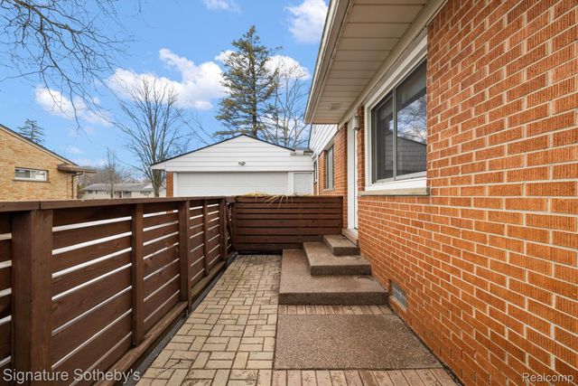 28830 Lorikay Street, Farmington Hills, MI 48334