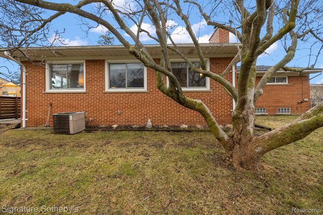 28830 Lorikay Street, Farmington Hills, MI 48334