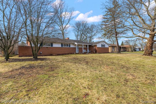 28830 Lorikay Street, Farmington Hills, MI 48334