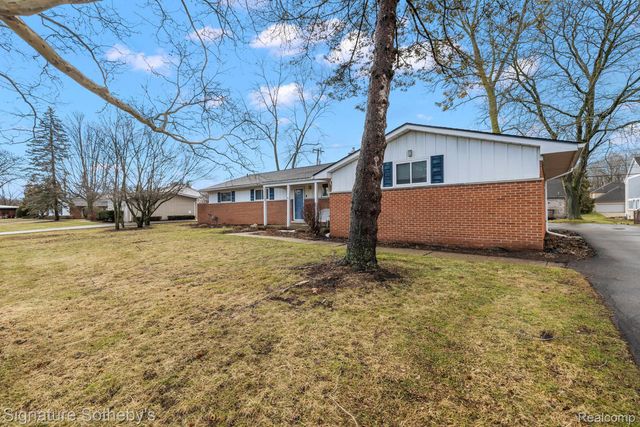 28830 Lorikay Street, Farmington Hills, MI 48334