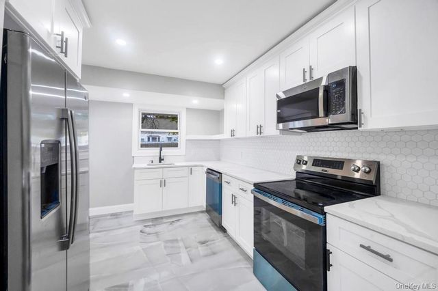 3004 New London Avenue, Medford, NY 11763