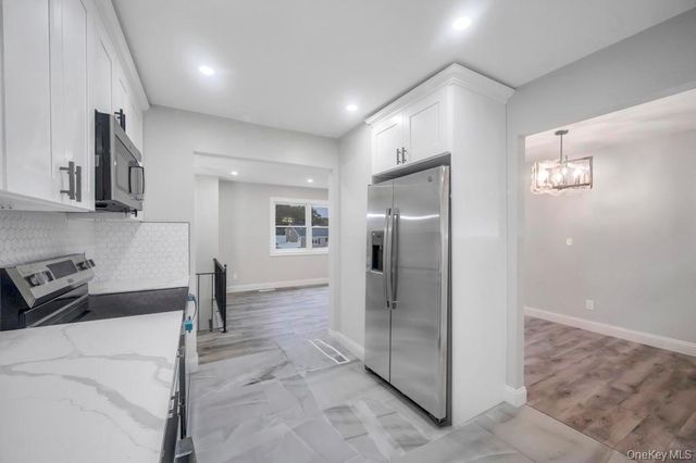 3004 New London Avenue, Medford, NY 11763