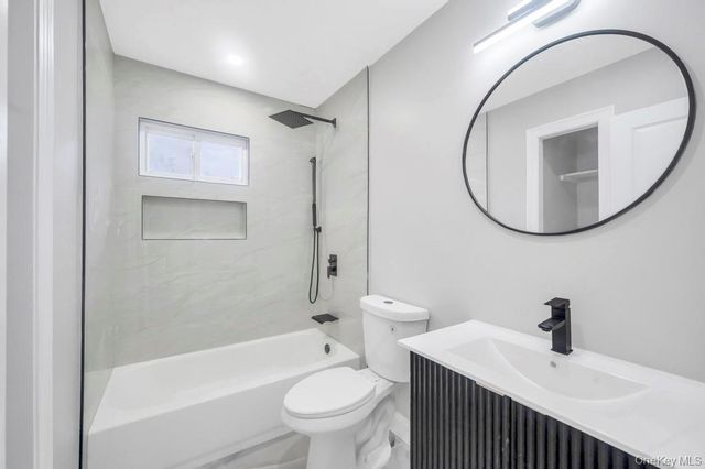 3004 New London Avenue, Medford, NY 11763