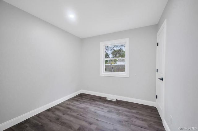 3004 New London Avenue, Medford, NY 11763