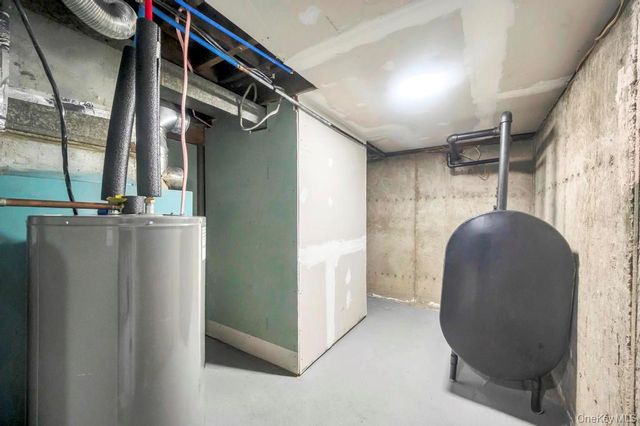 3004 New London Avenue, Medford, NY 11763