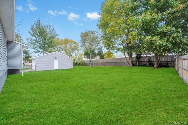 3004 New London Avenue, Medford, NY 11763