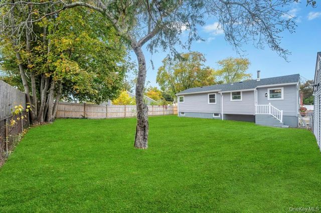 3004 New London Avenue, Medford, NY 11763