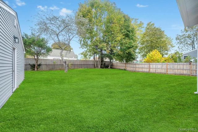 3004 New London Avenue, Medford, NY 11763