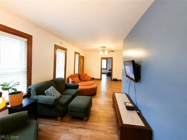 8942 Edison Street NE, Louisville, OH 44641