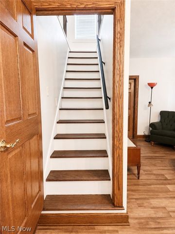 8942 Edison Street NE, Louisville, OH 44641