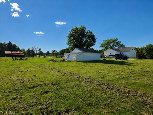 8942 Edison Street NE, Louisville, OH 44641