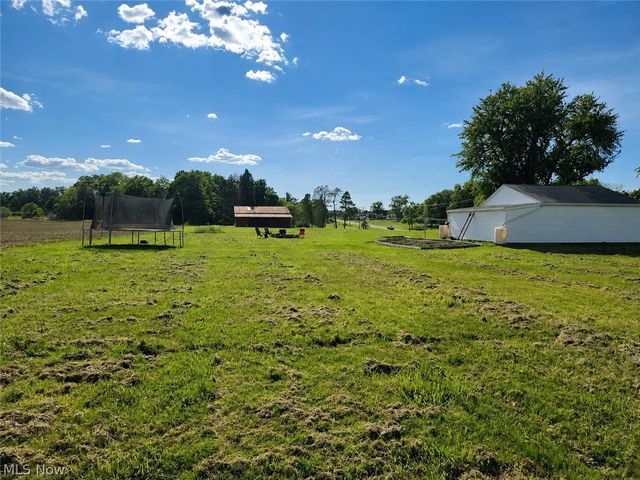 8942 Edison Street NE, Louisville, OH 44641