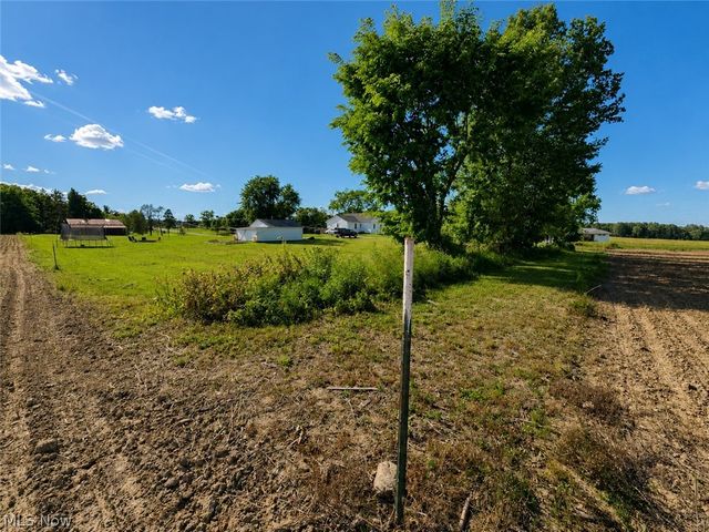 8942 Edison Street NE, Louisville, OH 44641