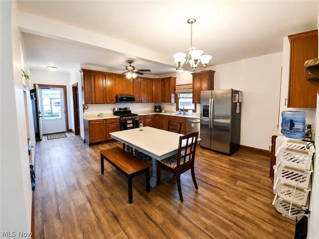 8942 Edison Street NE, Louisville, OH 44641