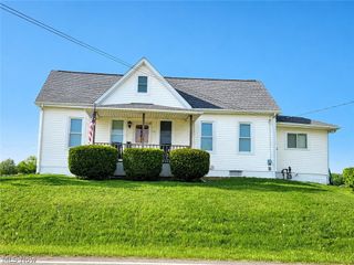 8942 Edison Street NE, Louisville, OH 44641