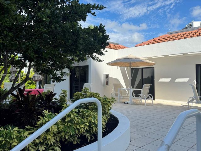 20281 E Country Club Drive CAB19, Aventura, FL 33180