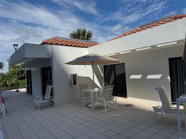20281 E Country Club Drive CAB19, Aventura, FL 33180