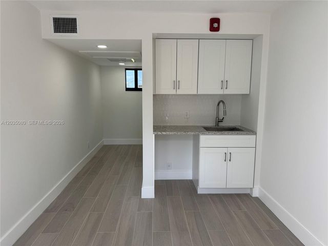 20281 E Country Club Drive CAB19, Aventura, FL 33180