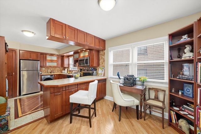 4337 N Kedvale Avenue 2E, Chicago, IL 60641
