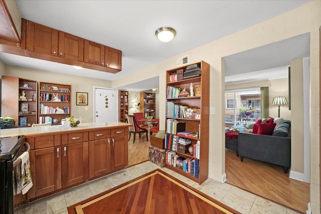 4337 N Kedvale Avenue 2E, Chicago, IL 60641