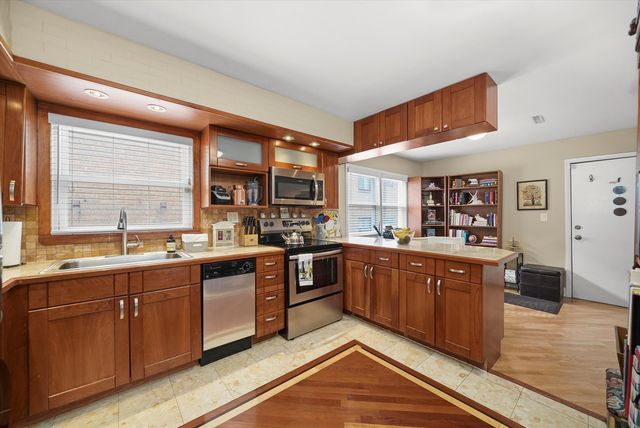 4337 N Kedvale Avenue 2E, Chicago, IL 60641