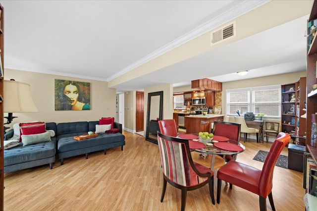 4337 N Kedvale Avenue 2E, Chicago, IL 60641
