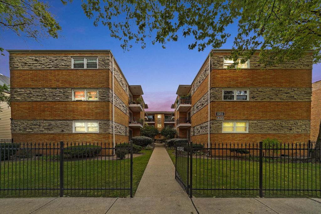 4337 N Kedvale Avenue 2E, Chicago, IL 60641