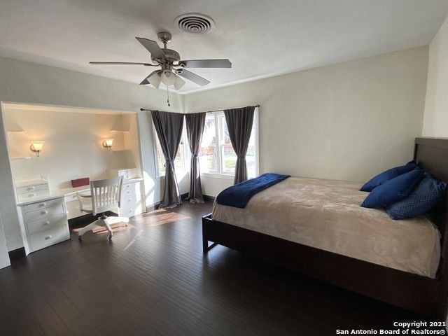 2102 W MISTLETOE AVE, San Antonio, TX 78201