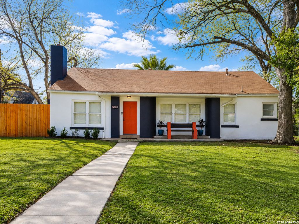 2102 W MISTLETOE AVE, San Antonio, TX 78201
