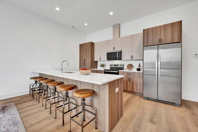 1625 W 13 Street 200, Chicago, IL 60608