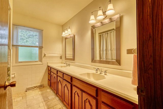 3169 Hickory Ridge Road, Madison, WI 53719