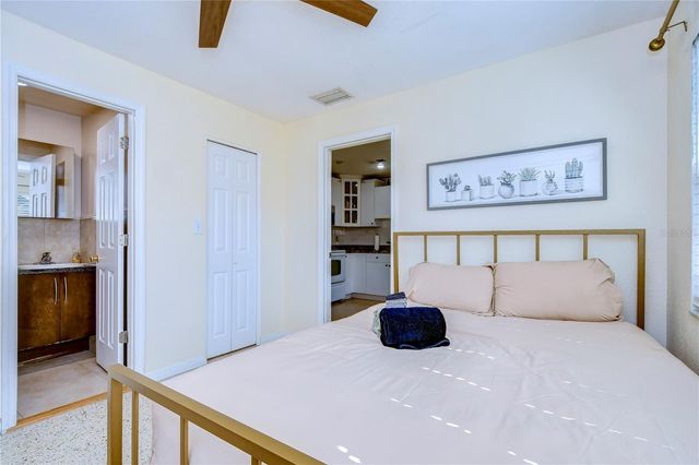 4944 5TH AVENUE N B, St Petersburg, FL 33710
