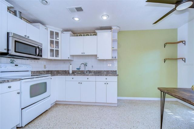 4944 5TH AVENUE N B, St Petersburg, FL 33710