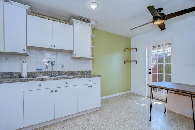 4944 5TH AVENUE N B, St Petersburg, FL 33710