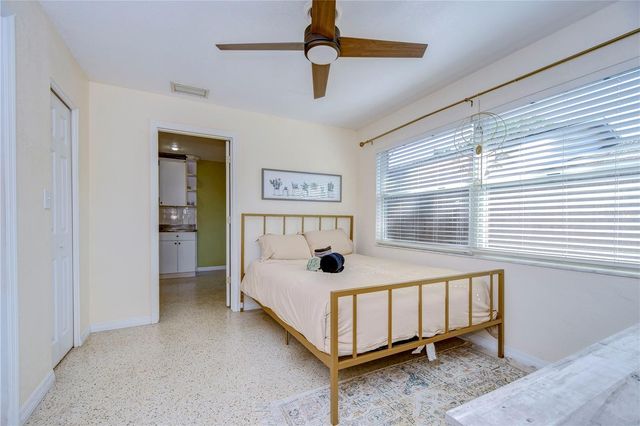 4944 5TH AVENUE N B, St Petersburg, FL 33710