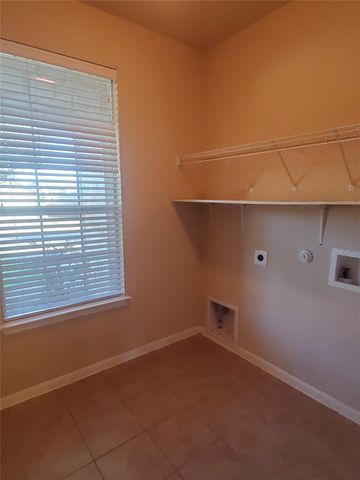 501 Dinge Bay DR, Round Rock, TX 78664