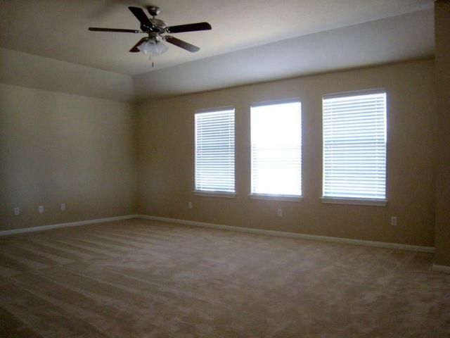 501 Dinge Bay DR, Round Rock, TX 78664