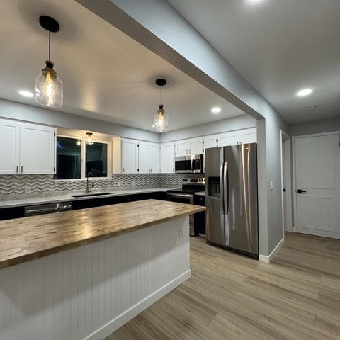 1714 4th St, Cheney, WA 99004