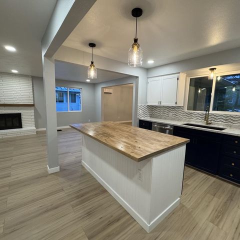 1714 4th St, Cheney, WA 99004