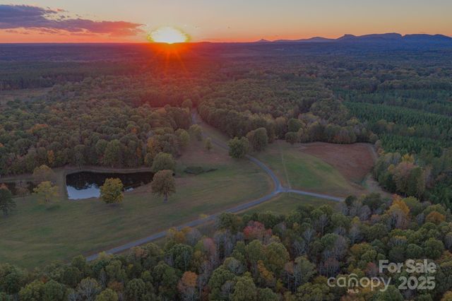 1260 Beaver Island Trail Road, Walnut Cove, NC 27052