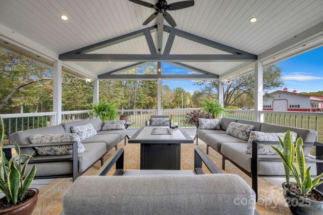 1260 Beaver Island Trail Road, Walnut Cove, NC 27052