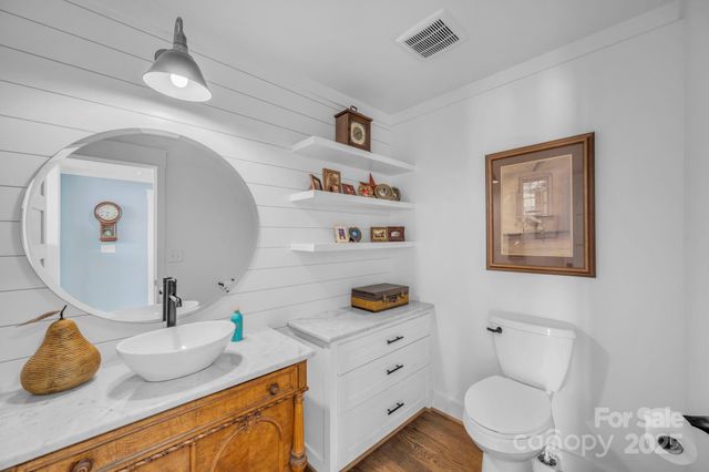 1260 Beaver Island Trail Road, Walnut Cove, NC 27052