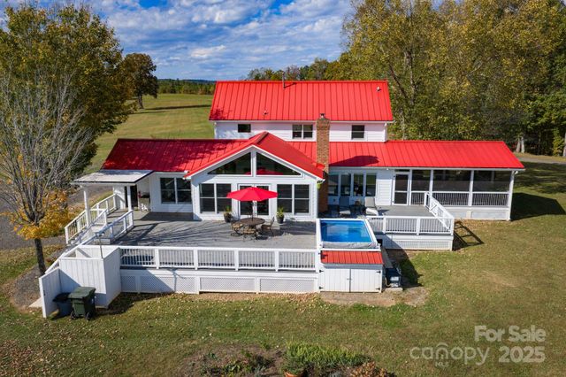 1260 Beaver Island Trail Road, Walnut Cove, NC 27052