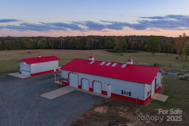 1260 Beaver Island Trail Road, Walnut Cove, NC 27052